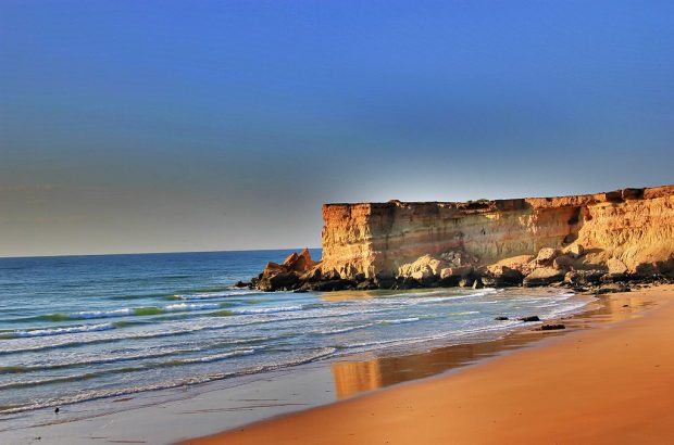 ۴۶.۵ هزار مترمربع از اراضی قشم رفع تصرف شد